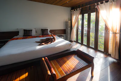 Hotel Room photo courtesy of Unsplash