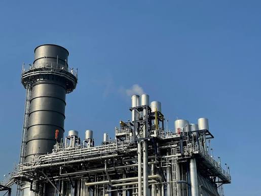 Oil Refinery photo courtesy of Unsplash